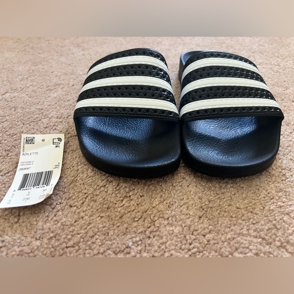 Adidas Adilette Mens Sz 5/ Women Sz 6 Black and White Slide Sandals - Picture 8 of 9